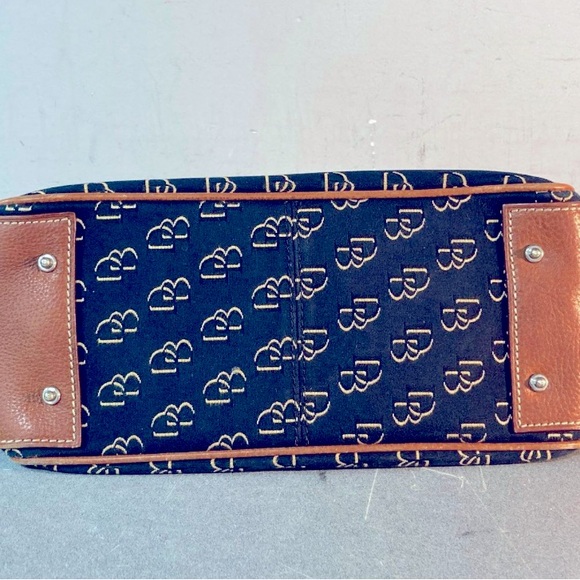 Dooney and Bourke Monogram Hand/Crossbody Bag w/ Wristlet-2 pieces EUC - Picture 13 of 14